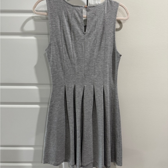 Monteau Heather Gray Pleated Sleeveless Mini Dress Medium - Picture 2 of 4